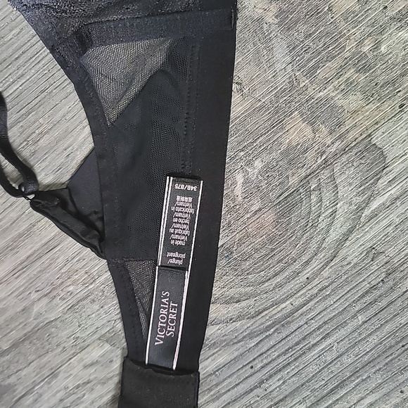 🔥 Victoria's Secret Bombshell Bra Lace & Strappy Detail 34B Pre-owned 🔥 - Picture 8 of 9